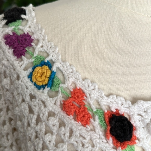 Vintage Hand Knit 3D Floral Crocheted Cardigan Cropped Bohemian Girly Size Large - Picture 15 of 16